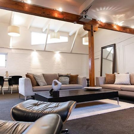 True New York Style Newmarket Loft Apartment โอ๊คแลนด์ ภายนอก รูปภาพ
