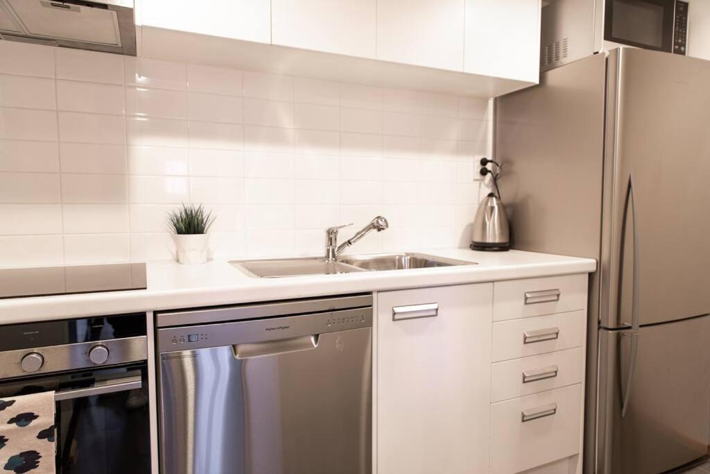True New York Style Newmarket Loft Apartment โอ๊คแลนด์ ภายนอก รูปภาพ